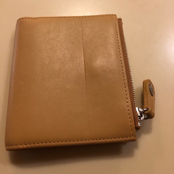 COACH TAN LEATHER SMALL WALLET EUC RETAILS $50 (CAMARILLO) - Picture 9 of 17